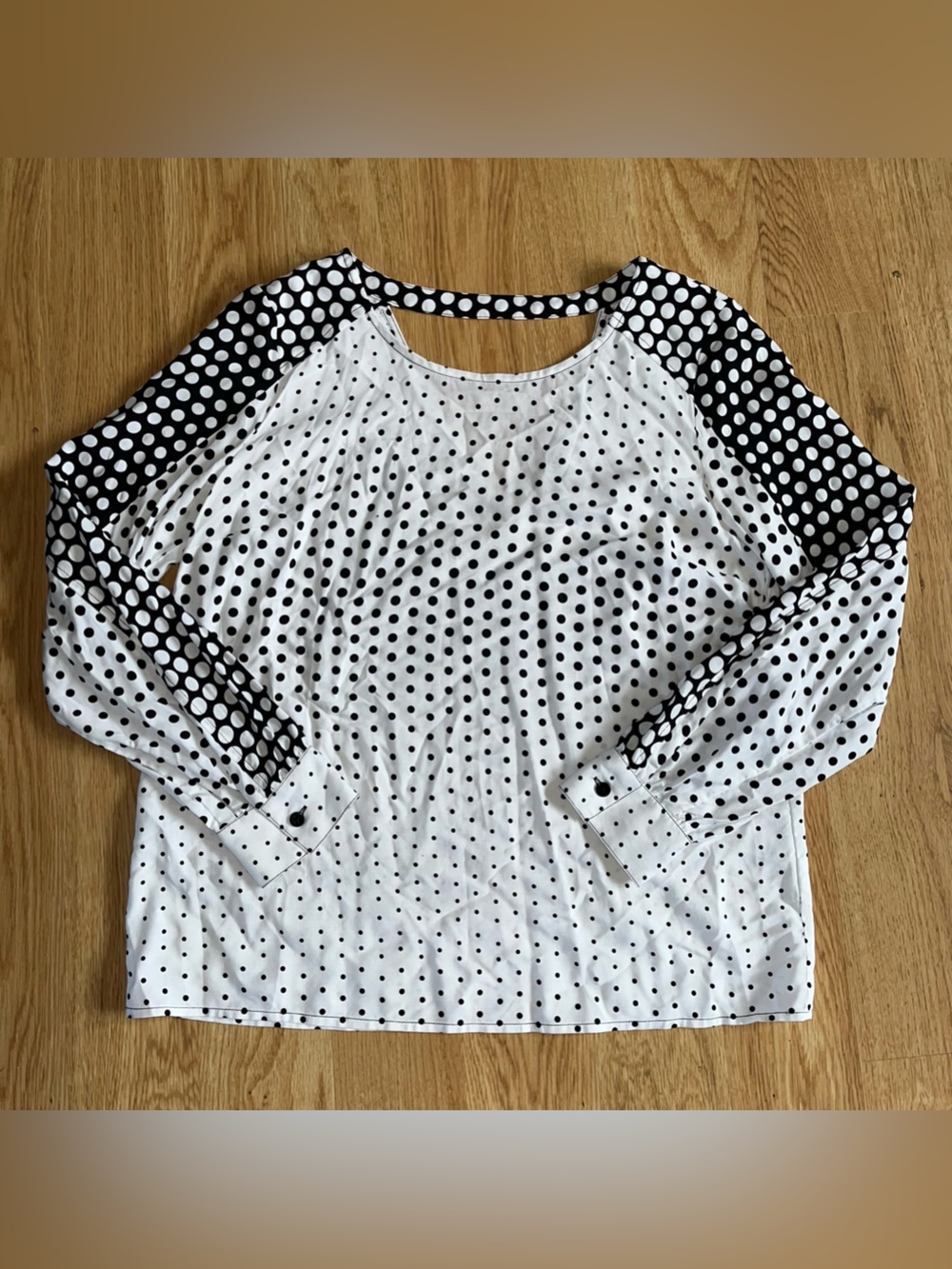 Liverpool Los Angeles Women’s White/Black Polka Dot V-Neck Long Sleeve Blouse S